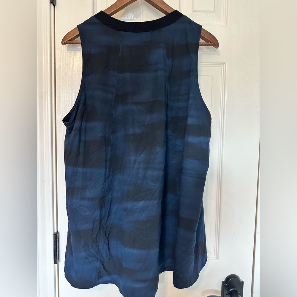 Athleta Zephyr Print Tank Top Blue Blurred Camo Size Small - Picture 2 of 7